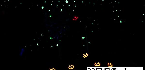  2 hot blondes share Halloween scare
